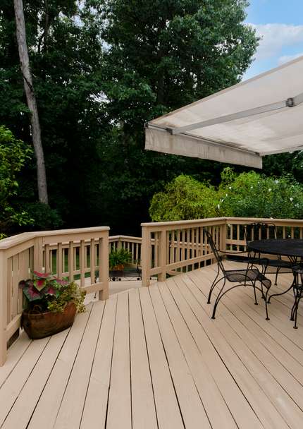 deck with railing detail